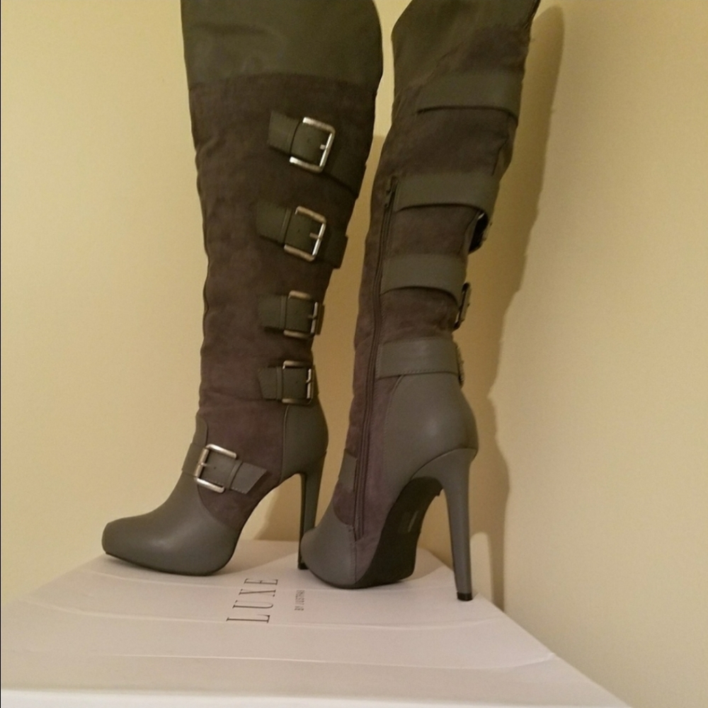 "NEW"Beautiful gray tall boots